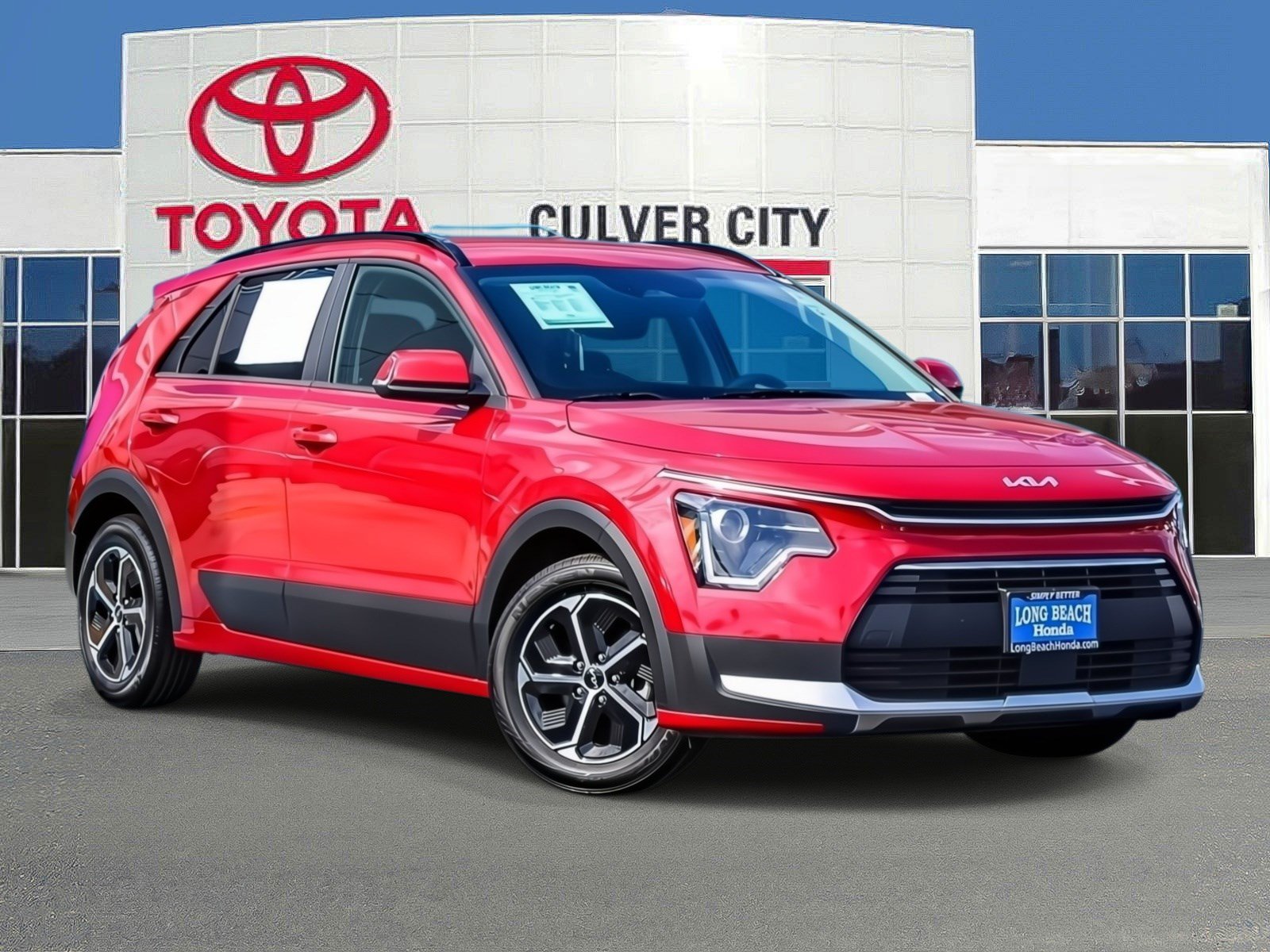 Used 2025 Kia Niro LX FWD image 1
