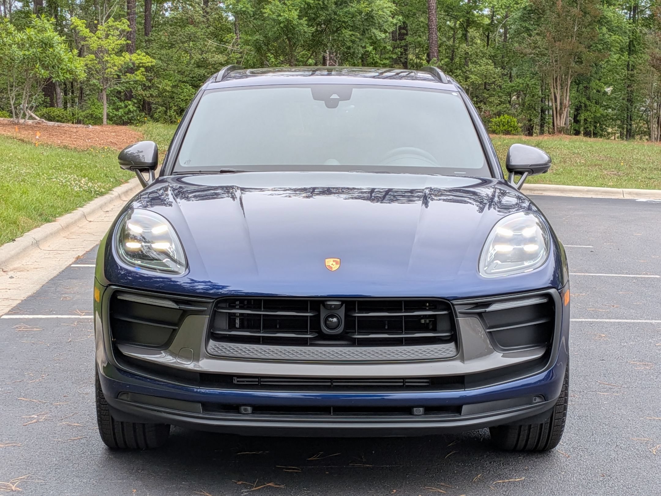 Certified 2025 Porsche Macan Turbo AWD/4WD image 34