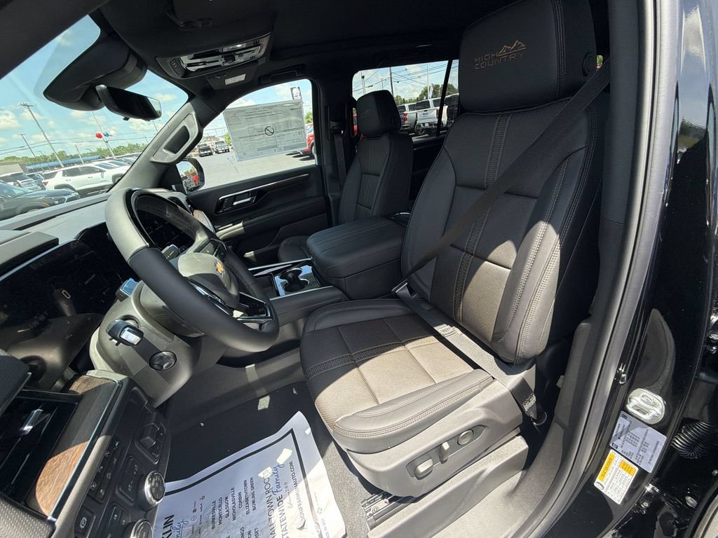 New 2026 Chevrolet Suburban High Country AWD/4WD image 17