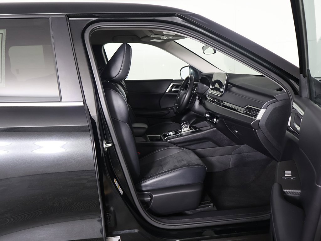 Used 2024 Mitsubishi Outlander SE image 31