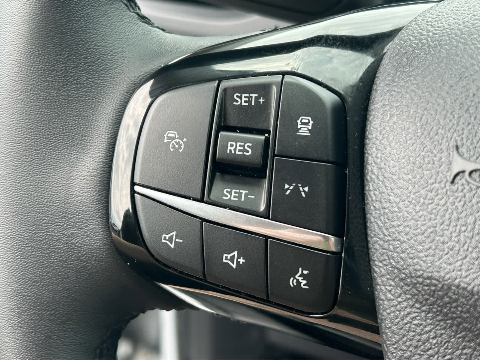 Used 2025 Ford Escape Platinum AWD/4WD image 22