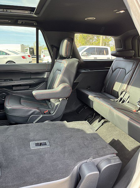 Used 2023 Ford Expedition Limited AWD/4WD image 14