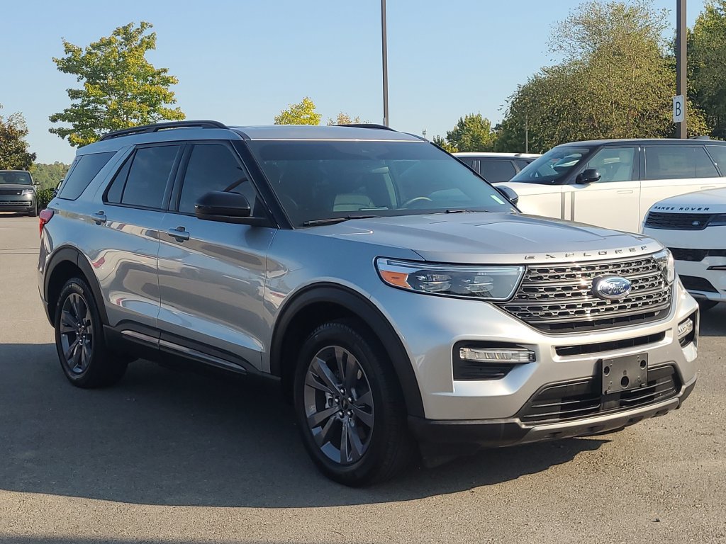 Used 2023 Ford Explorer XLT w/ Equipment Group 202A AWD/4WD image 7