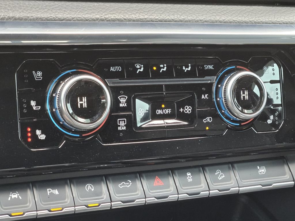 Used 2024 GMC Sierra 1500 Denali w/ Technology Package AWD/4WD image 28