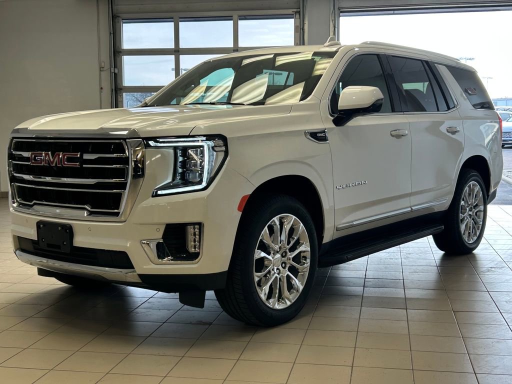 Used 2023 GMC Yukon SLT w/ SLT Luxury Package image 3