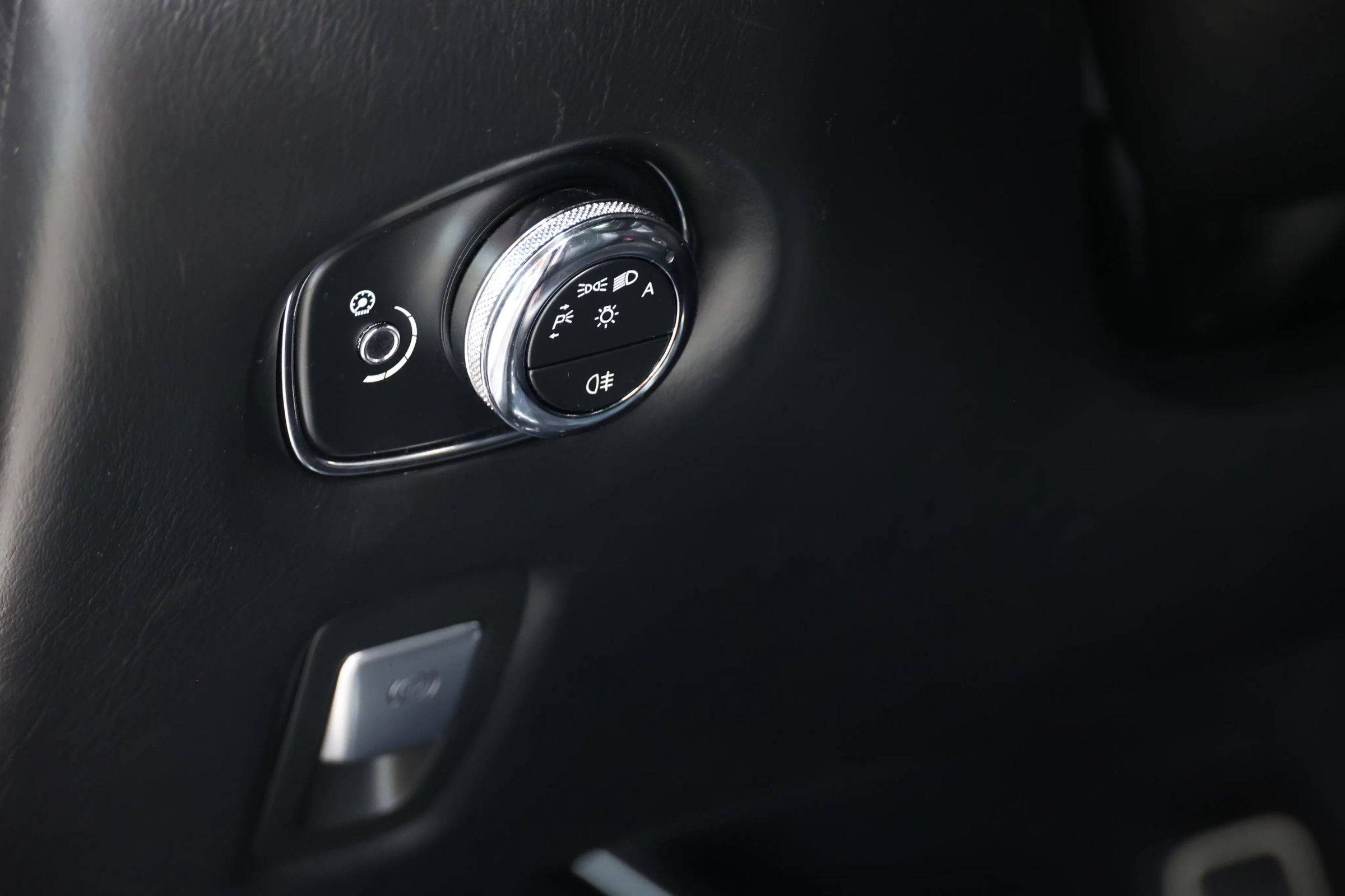 Used 2018 Aston Martin DB11 V12 image 20