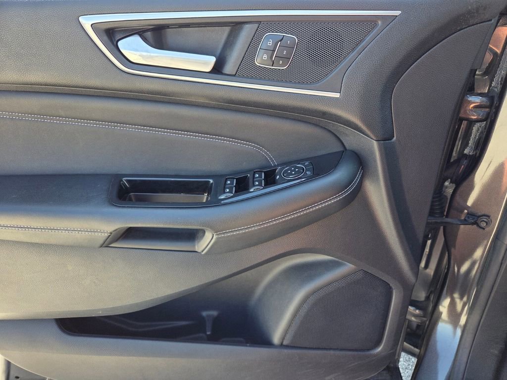 Used 2016 Ford Edge Titanium image 21