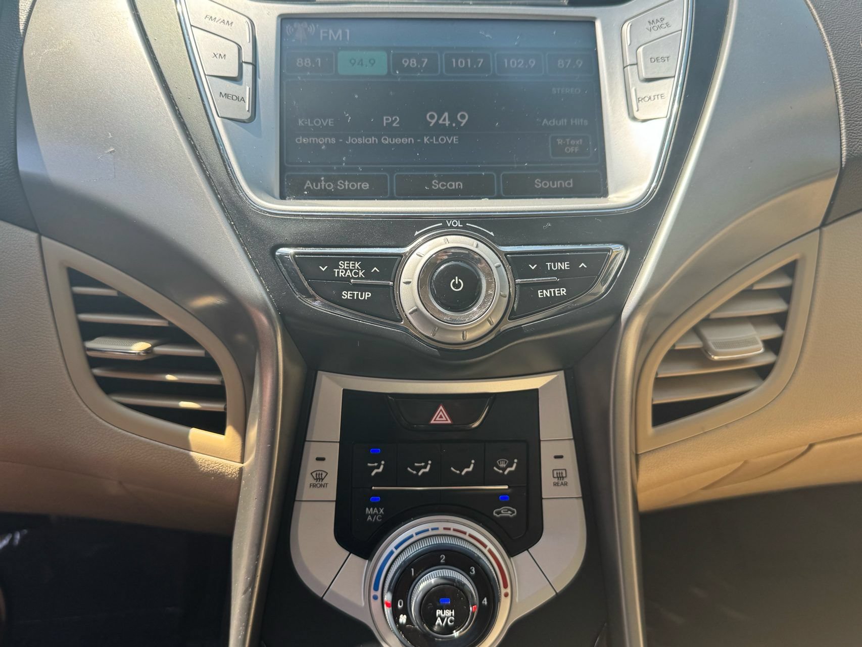 Used 2011 Hyundai Elantra GLS w/ Navigation Pkg 4 FWD image 8