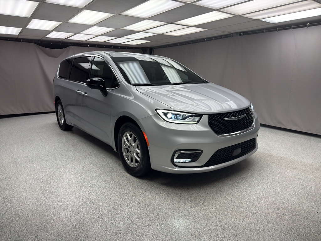 Used 2026 Chrysler Pacifica Select FWD image 4