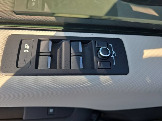 Certified 2021 Land Rover Discovery S R-Dynamic AWD/4WD image 31