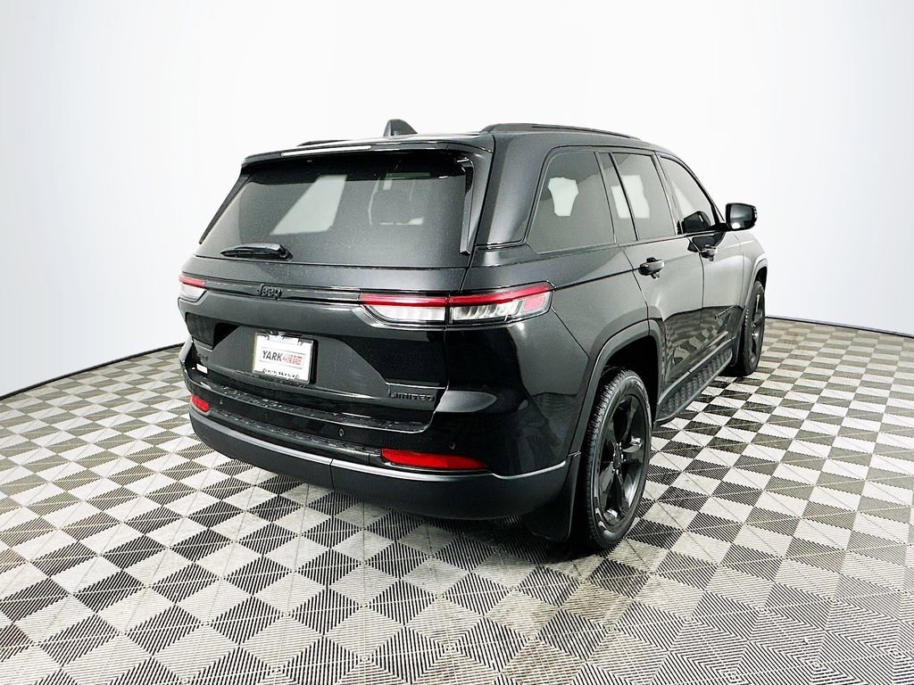 Certified 2025 Jeep Grand Cherokee Limited w/ Black Appearance Package image 11