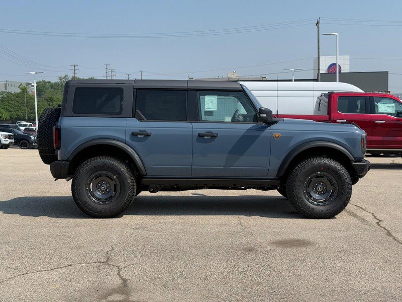 New 2025 Ford Bronco Badlands image 2