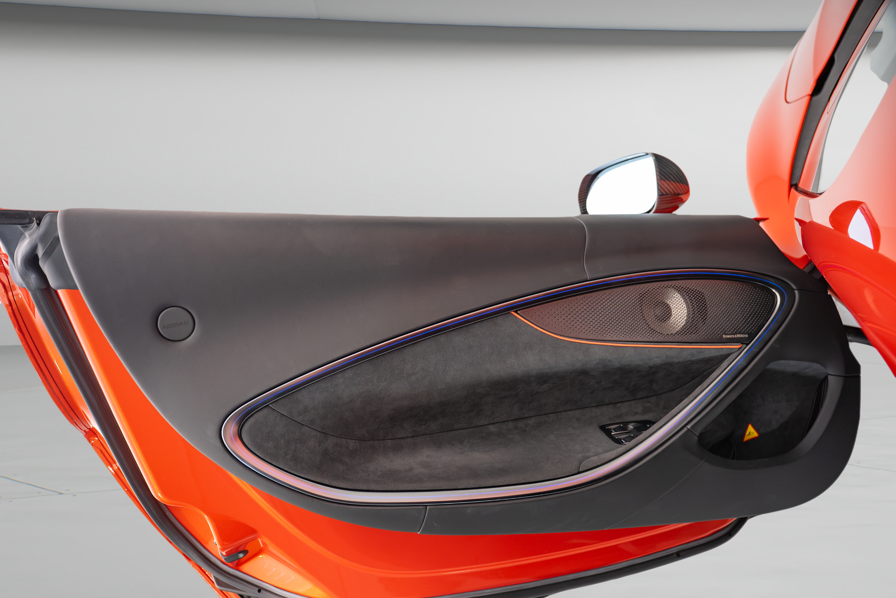 Used 2023 McLaren Artura RWD image 16
