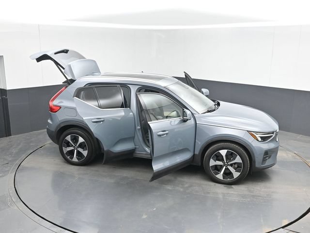 Used 2023 Volvo XC40 B4 Ultimate FWD image 44