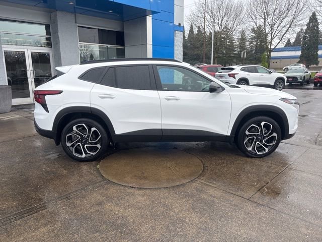 Used 2024 Chevrolet Trax RS w/ Sunroof Package image 9