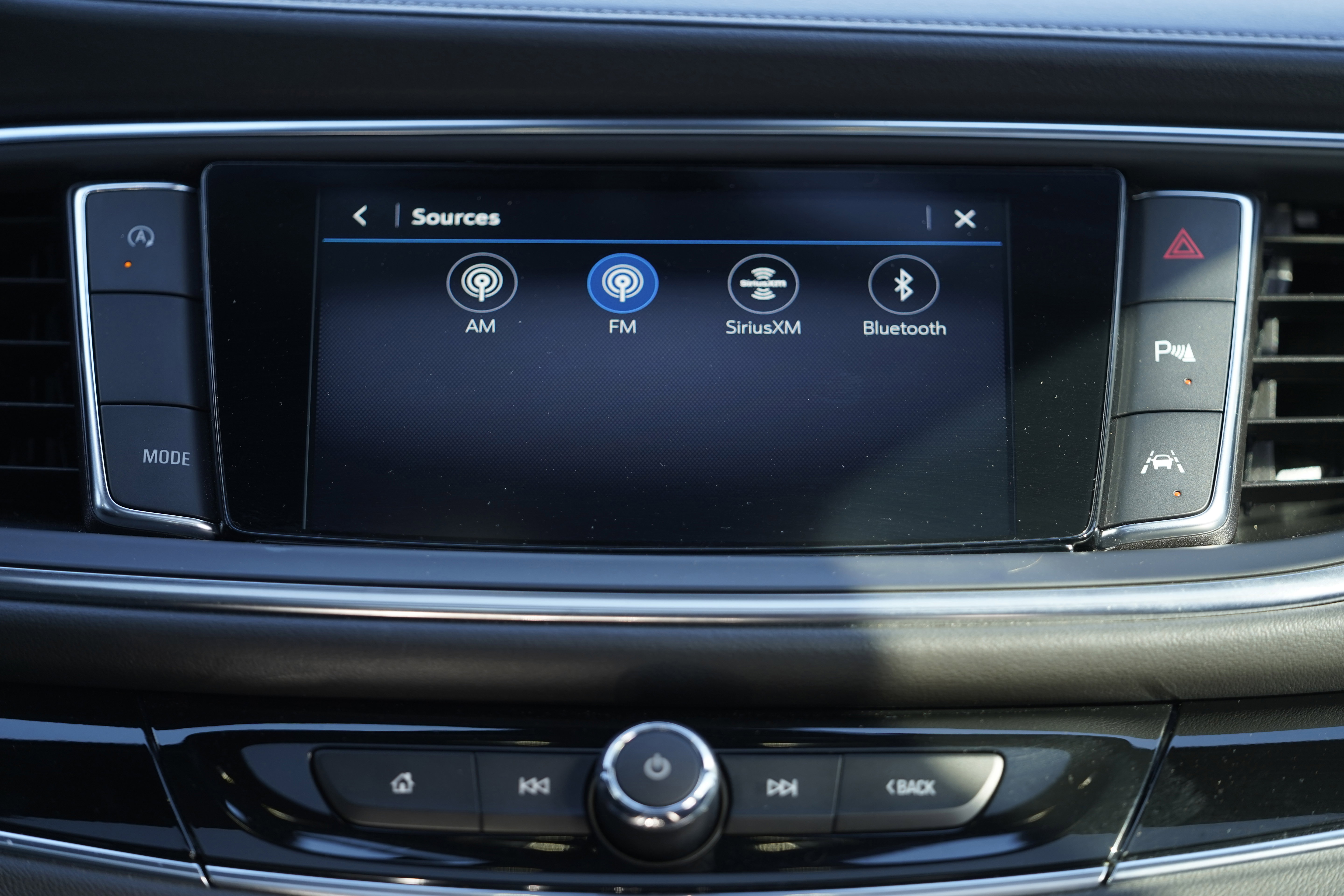 Used 2024 Buick Enclave Avenir w/ Avenir Technology Package image 28