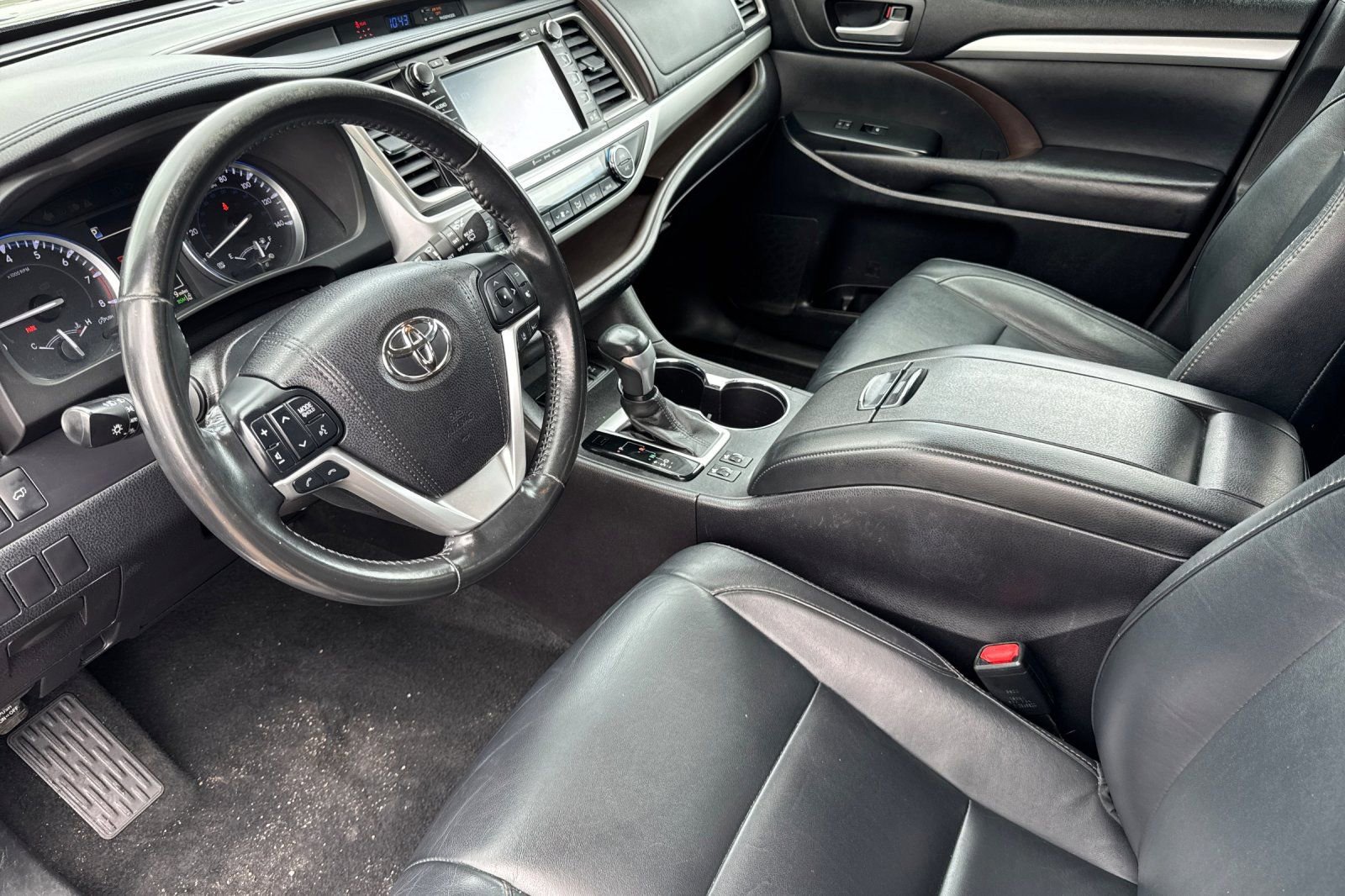 Used 2017 Toyota Highlander XLE image 10