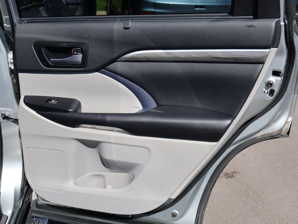 Used 2018 Toyota Highlander Limited Platinum AWD/4WD image 14