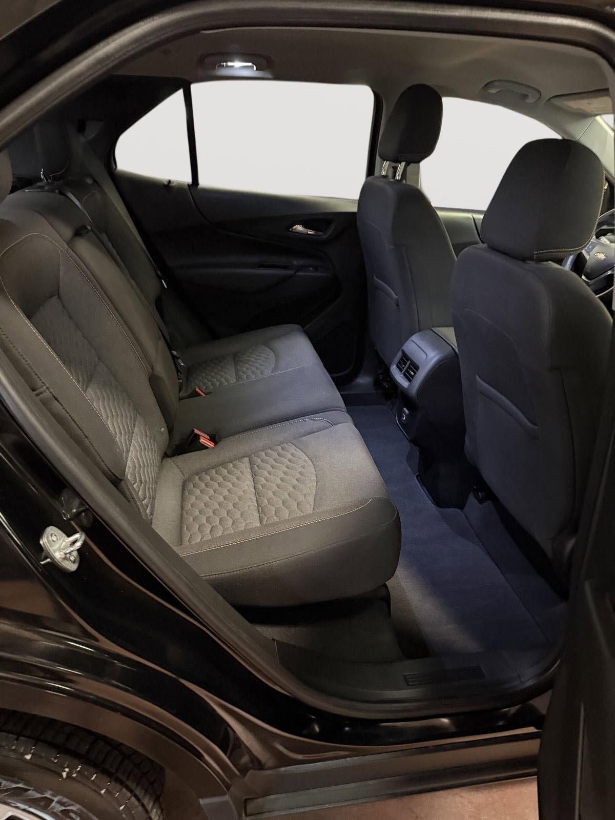 Used 2020 Chevrolet Equinox LT w/ Driver Convenience Package AWD/4WD image 11