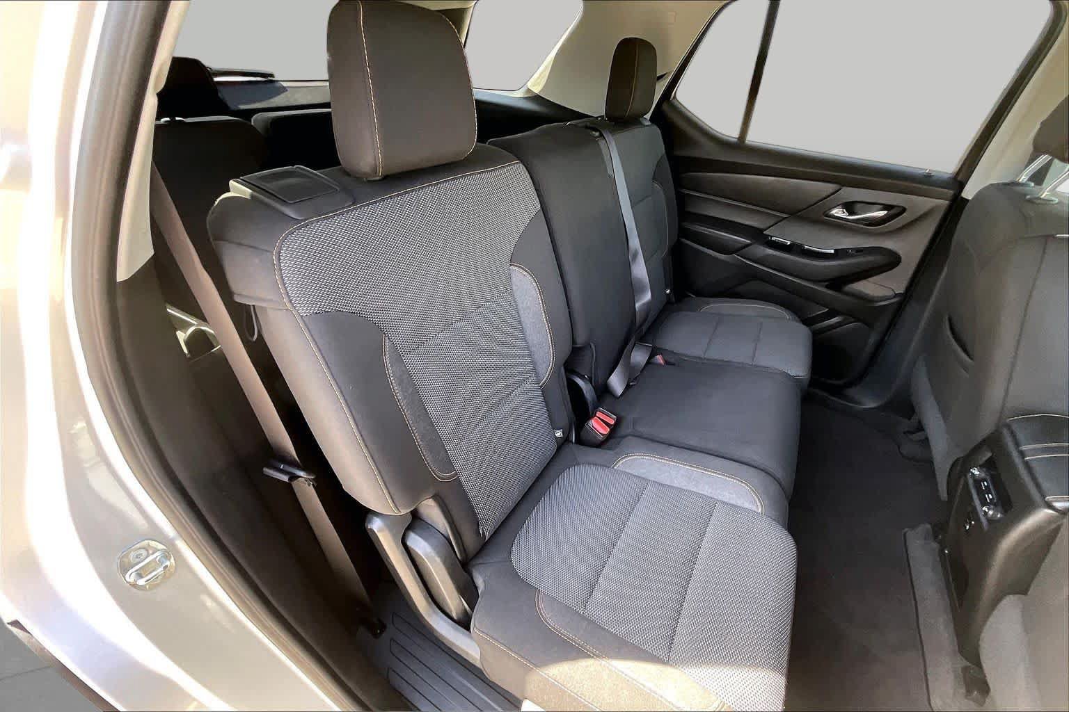 Used 2018 Chevrolet Traverse LS FWD image 17