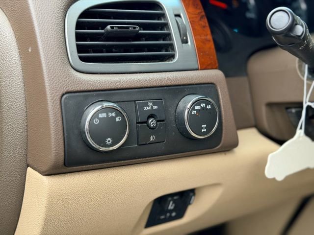 Used 2011 Chevrolet Suburban LTZ image 7