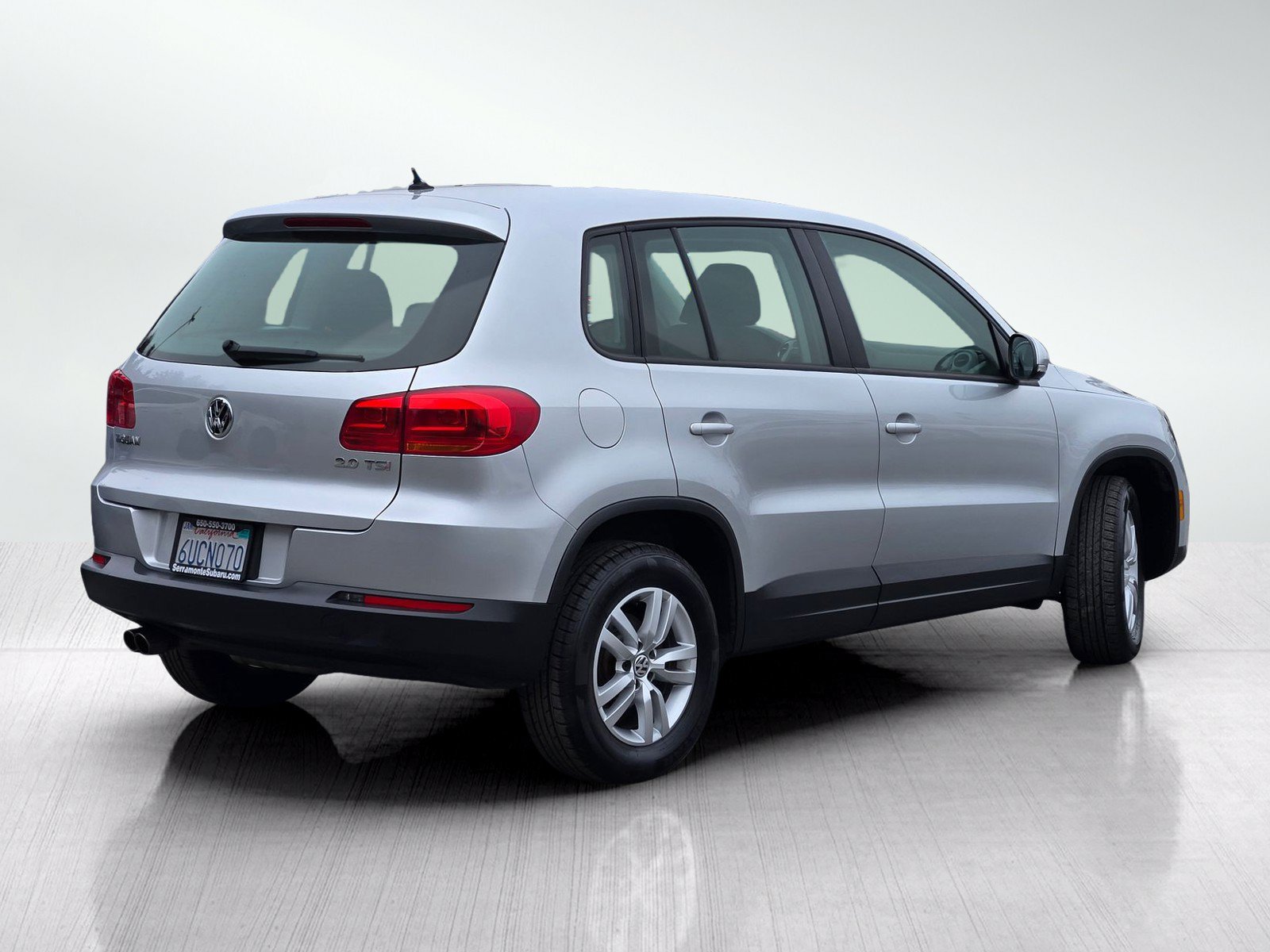 Used 2012 Volkswagen Tiguan LE FWD image 4