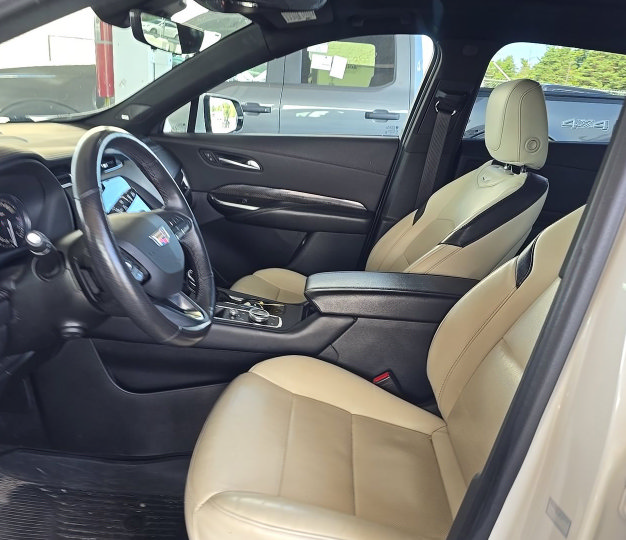 Used 2022 Cadillac XT4 Sport w/ Sun And Sound Package AWD/4WD image 5