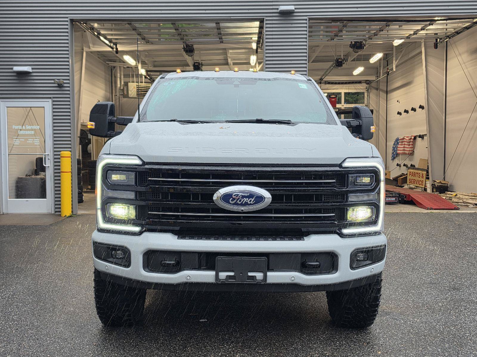 Used 2026 Ford F350 Platinum w/ Tremor Off-Road Package AWD/4WD image 9