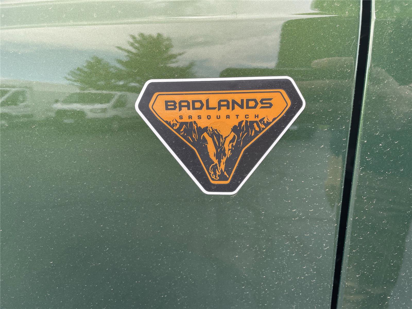 Used 2025 Ford Bronco Badlands image 9