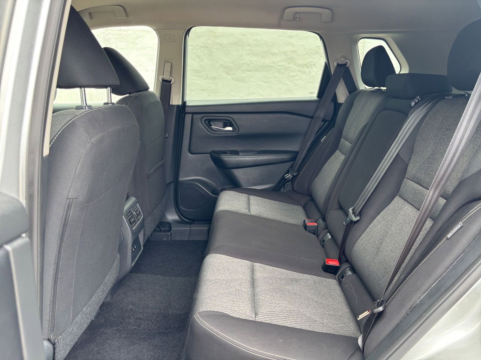Used 2025 Nissan Rogue SV FWD image 28