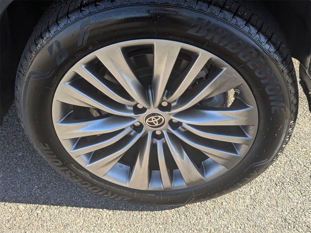 Used 2021 Toyota Highlander Platinum image 11