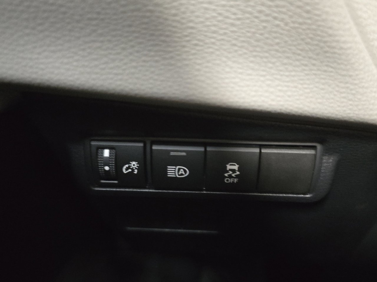 New 2026 Toyota Corolla Cross L image 30