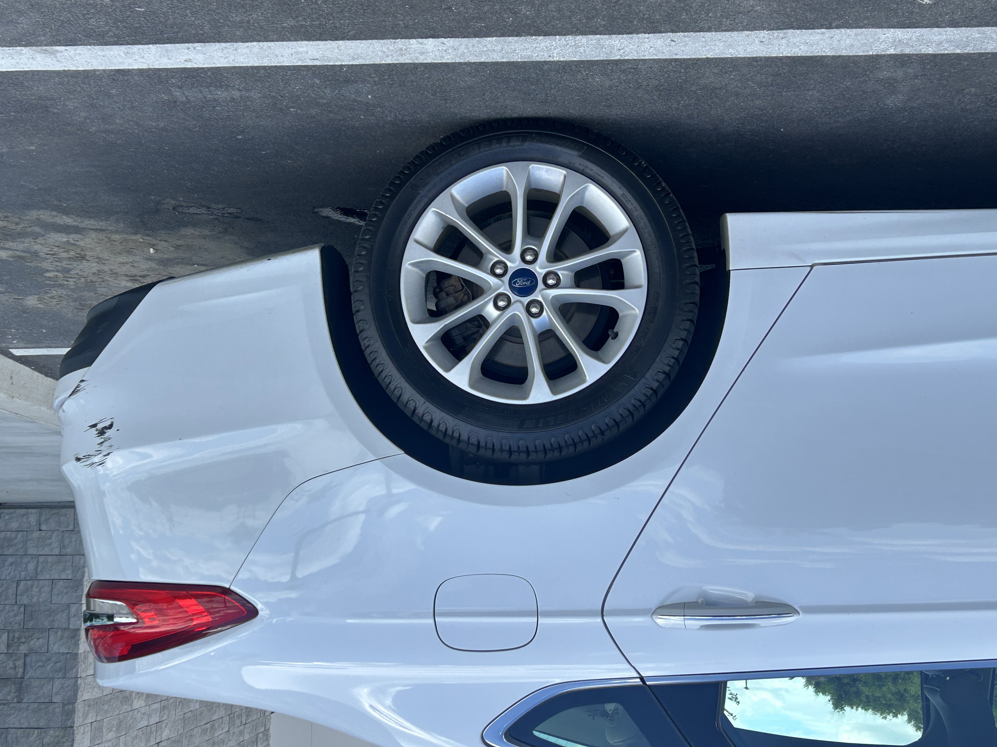 Used 2019 Ford Fusion SEL FWD image 17
