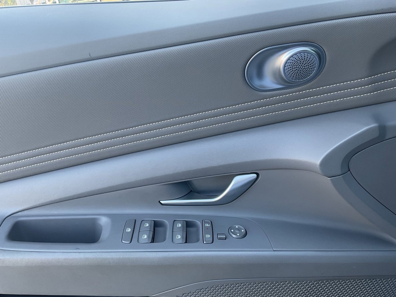 Used 2025 Hyundai Elantra SEL FWD image 19