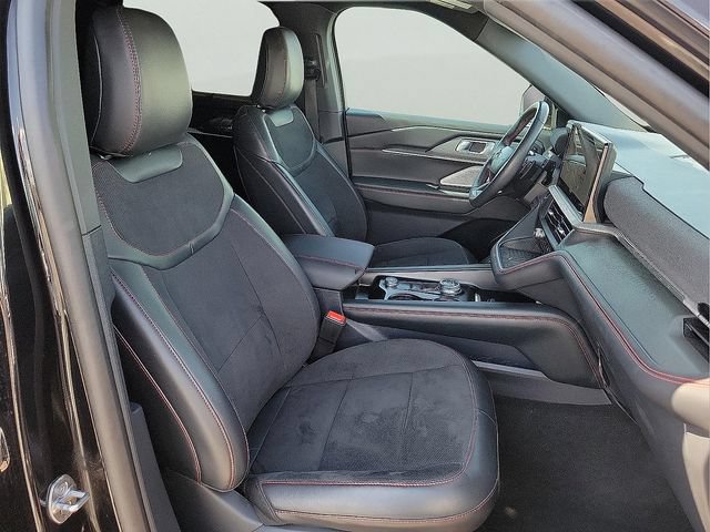 Used 2025 Ford Explorer ST RWD image 17