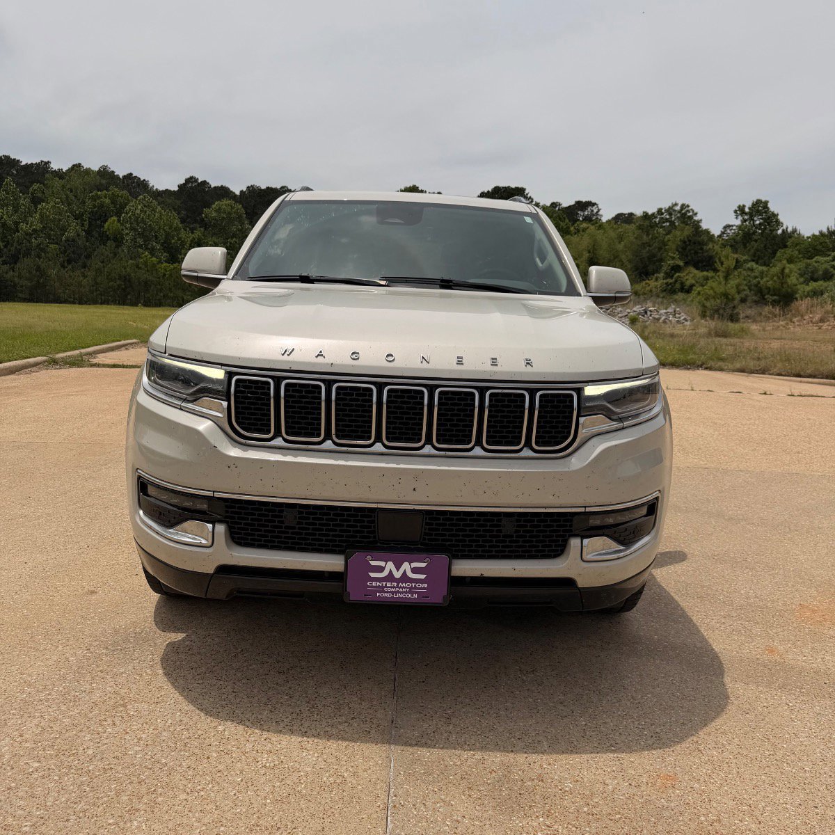 Used 2022 Jeep Wagoneer Series I w/ Premium Group I AWD/4WD image 2