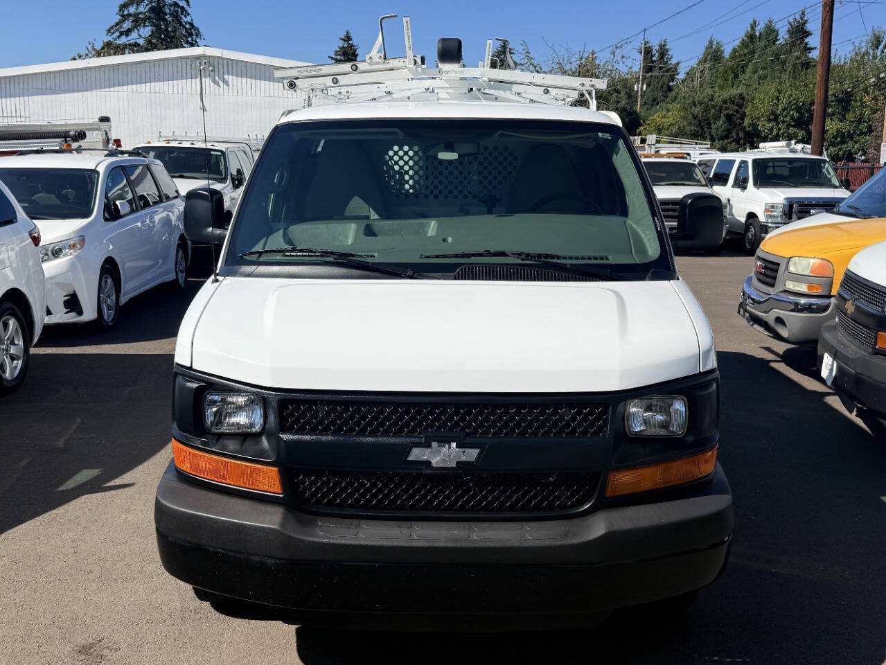 Used 2015 Chevrolet Express 2500 RWD image 31