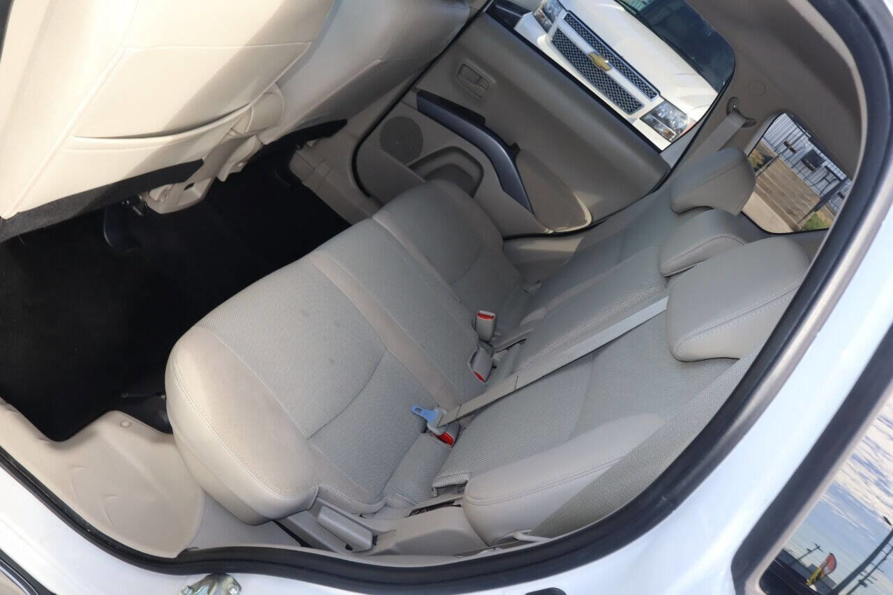 Used 2008 Mitsubishi Outlander SE image 16