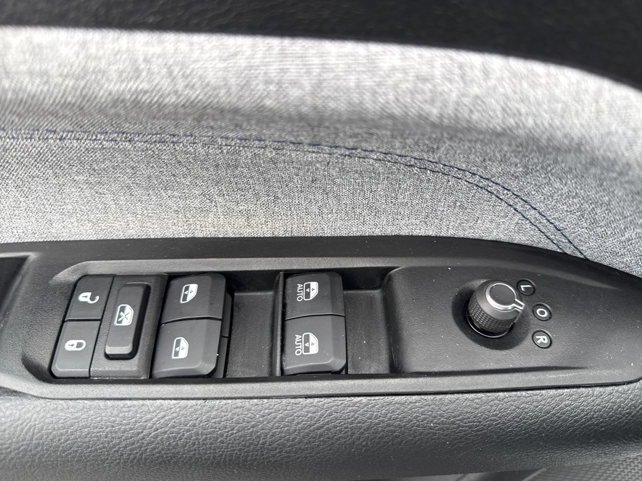Used 2022 Jeep Compass Latitude w/ Convenience Group AWD/4WD image 16