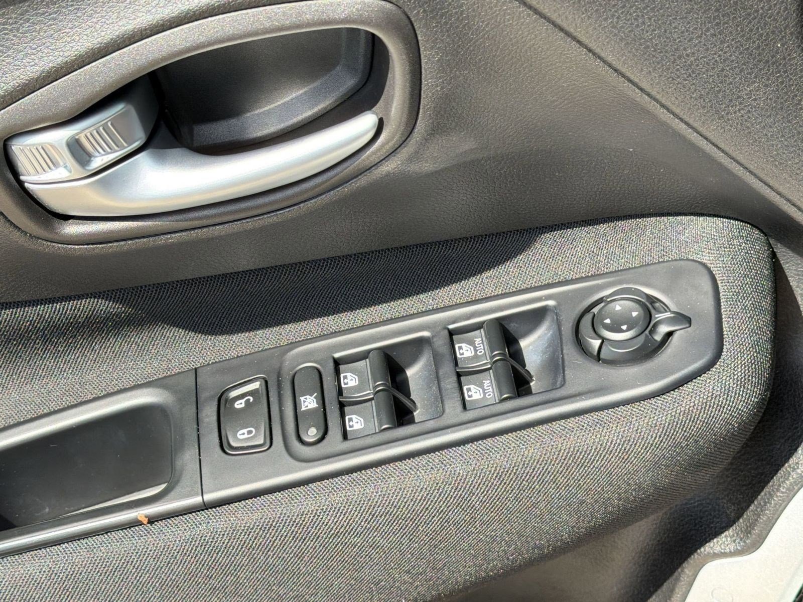 Used 2018 Jeep Renegade Latitude w/ Advanced Technology Group FWD image 20