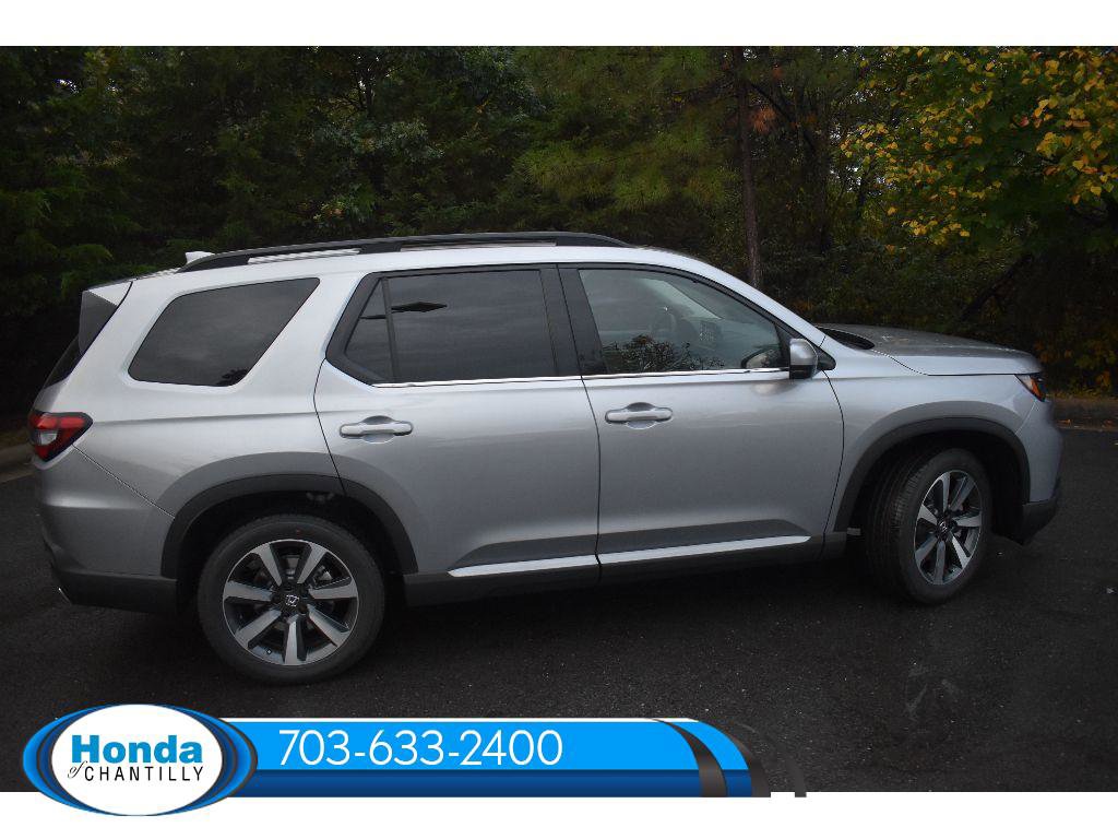 New 2025 Honda Pilot Touring image 12