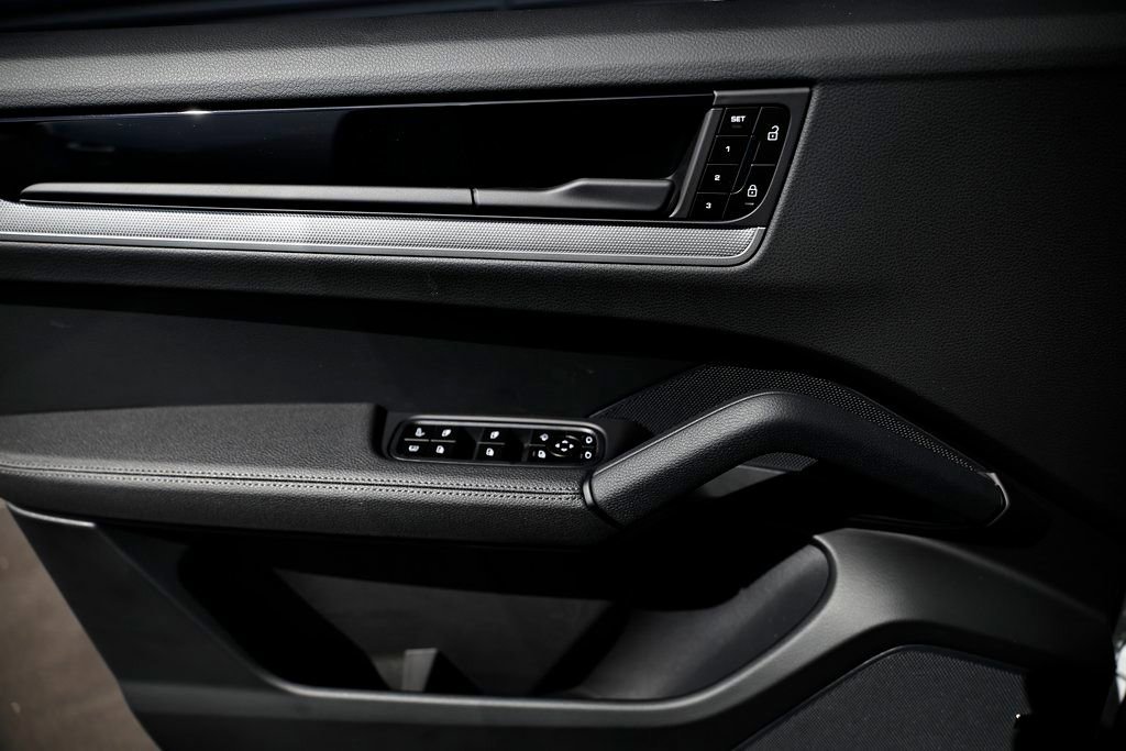 Certified 2026 Porsche Cayenne E-Hybrid AWD/4WD image 19