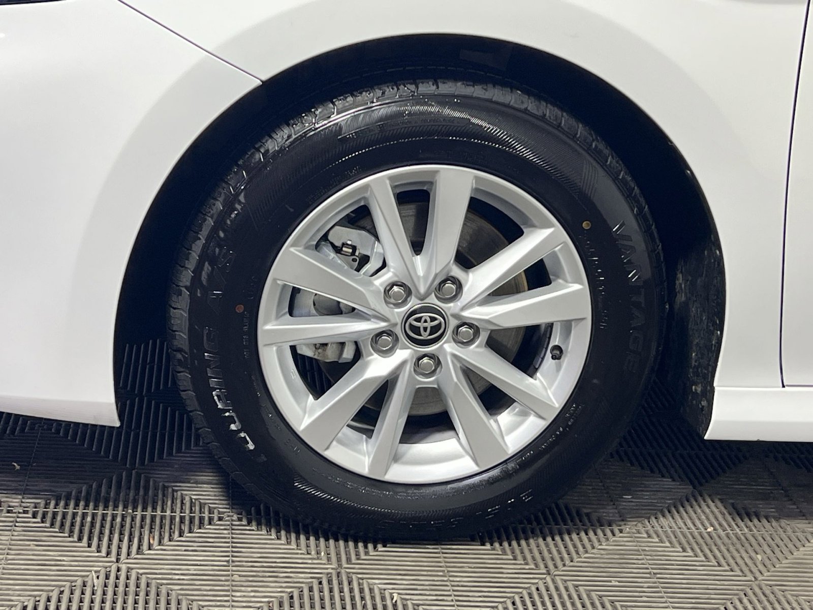 Used 2025 Toyota Camry LE image 12