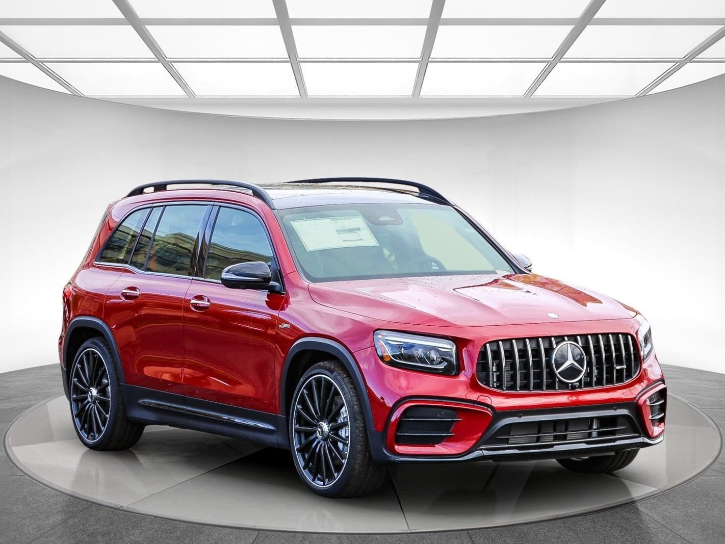Used 2025 Mercedes-Benz GLB 35 AMG 4MATIC image 5