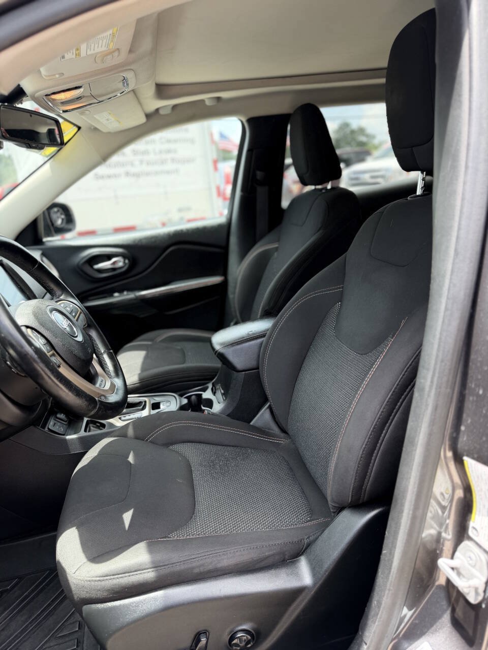 Used 2017 Jeep Cherokee 75th Anniversary FWD image 16