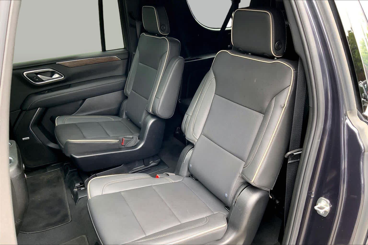 Used 2024 Chevrolet Suburban Premier w/ Premium Package AWD/4WD image 21