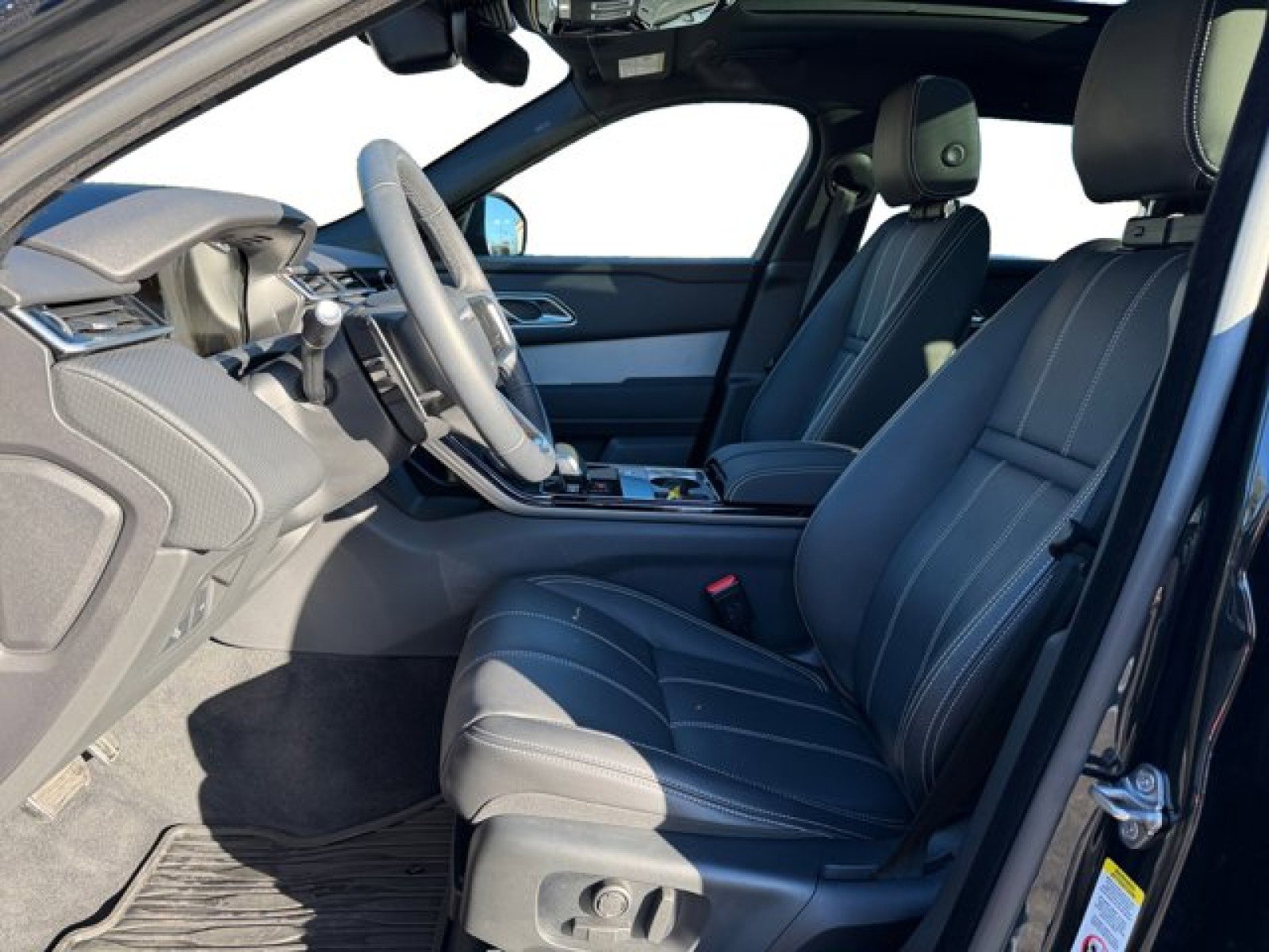 Certified 2023 Land Rover Range Rover Velar R-Dynamic S AWD/4WD image 10