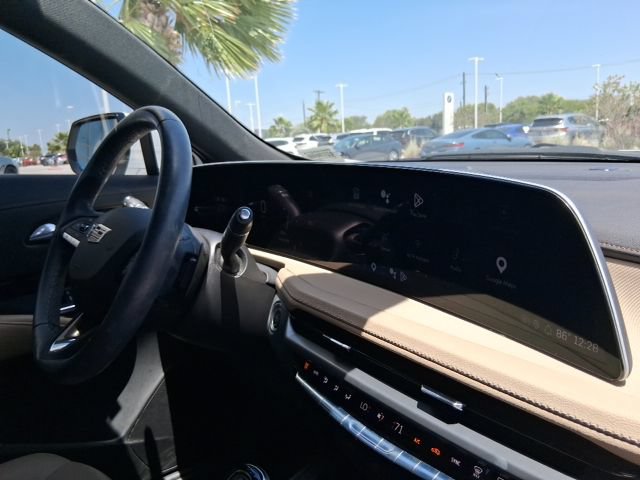 Used 2024 Cadillac XT4 Luxury w/ LPO, Floor Liner Package FWD image 11