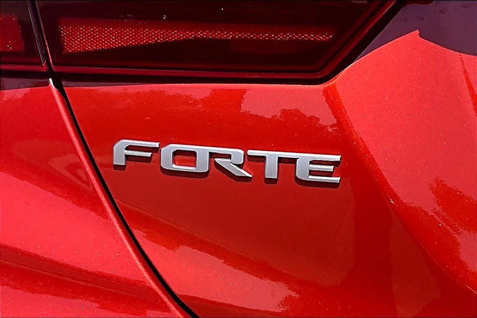 Used 2024 Kia Forte LXS w/ LXS Technology Package FWD image 10