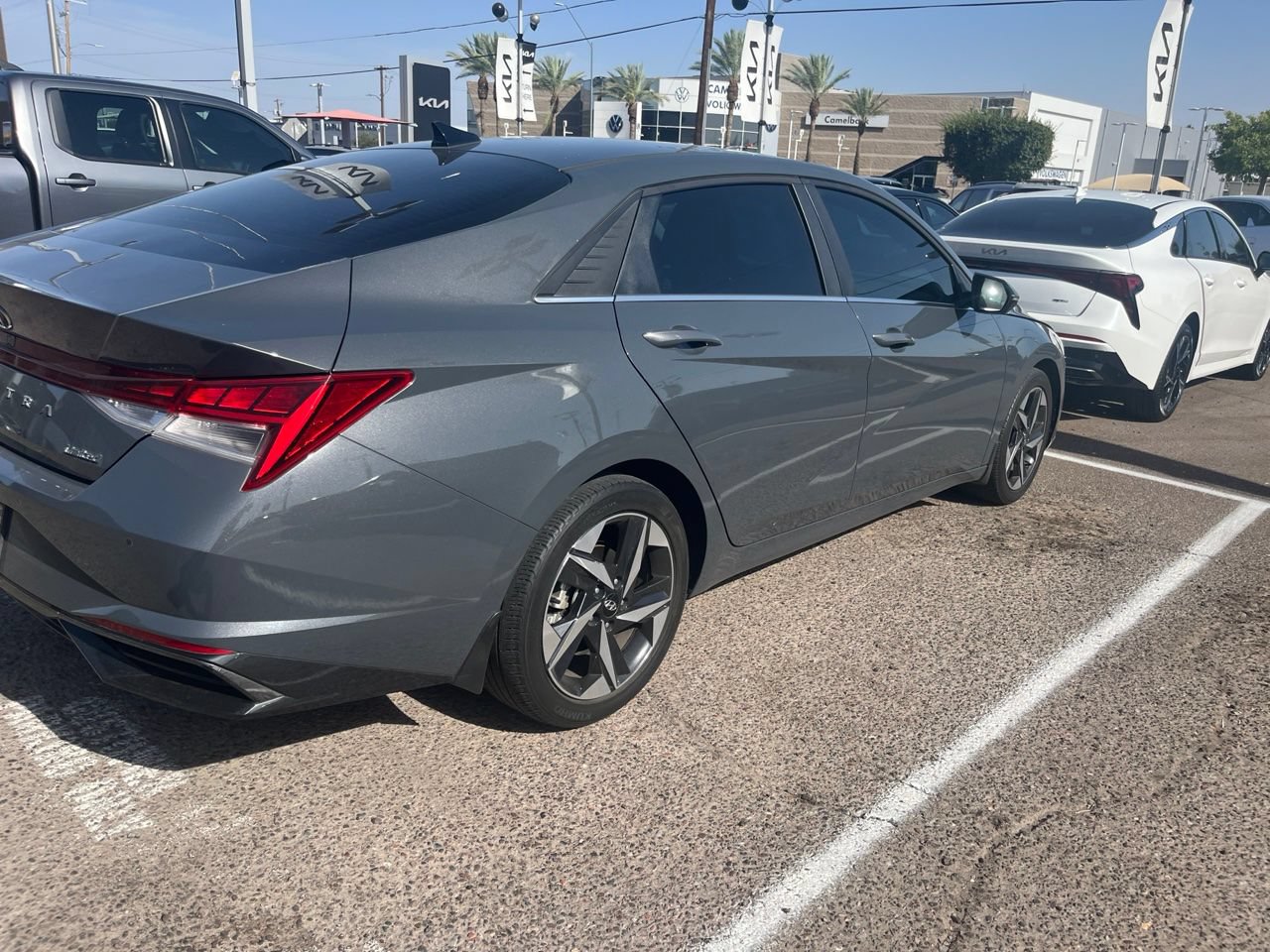 Used 2023 Hyundai Elantra Limited FWD image 5